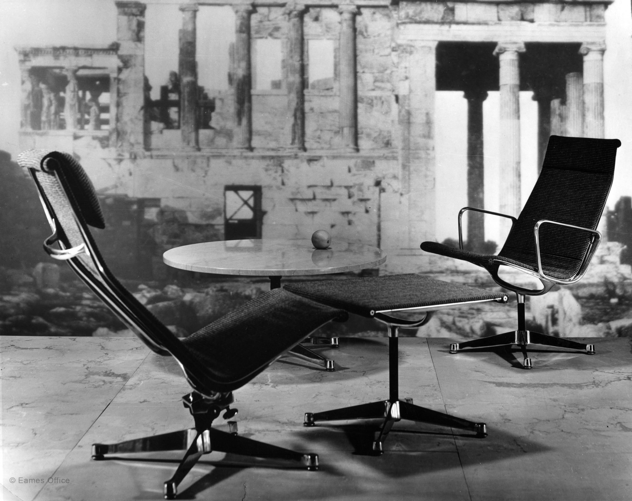 EAMES ALUMINUM GROUP LOUNGE CHAIR (WITH TILT SWIVEL AND HEAD REST ...