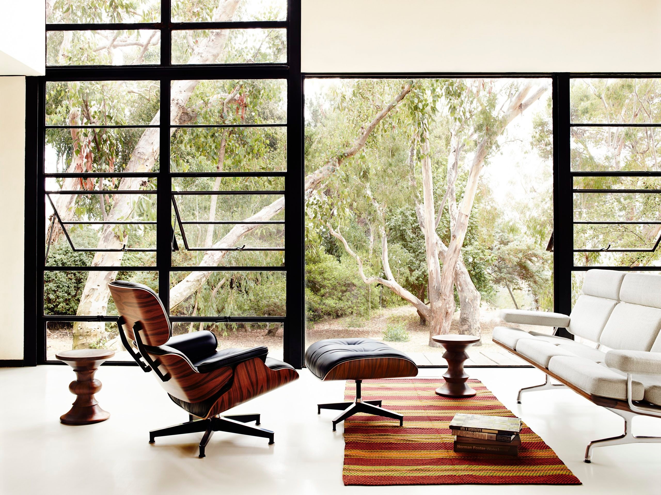 Five modern chairs that add style to the home